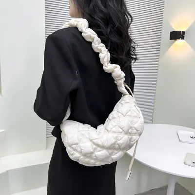 CTR⚡จัดส่ง 3 ถึง 5 วัน⚡กระเป๋า carlyn soft bag female casual lightweight กระเป๋าโฮโบ กระเป๋าทรงก้อนเมฆ แนวเกาหลี ที่ห้อยกระเป๋า แถมฟรี