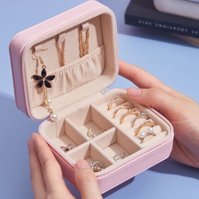 Trending Portable Jewelry Storage Box Earring Necklace Ring Jewelry Organizer Display Leather Cosmetic Bag Travel Storage Box