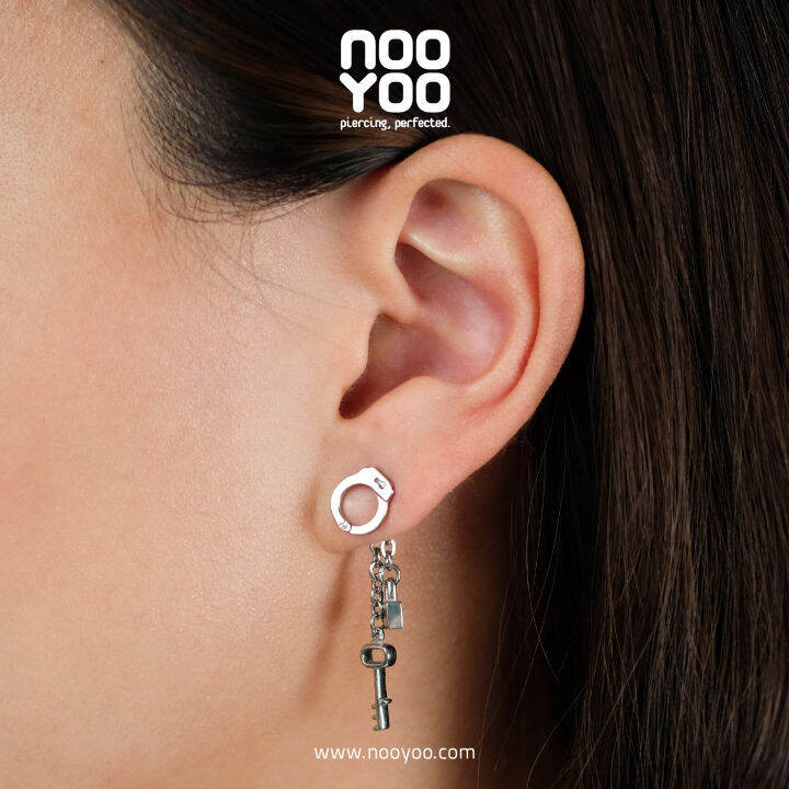 nooyoo-ต่างหูสำหรับผิวแพ้ง่าย-handcuff-with-locks-surgical-steel