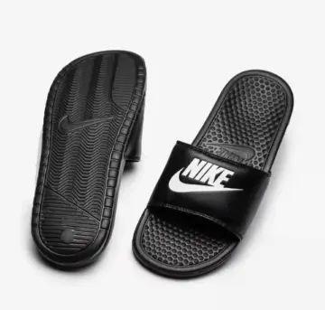 Nike slippers black hot sale and red