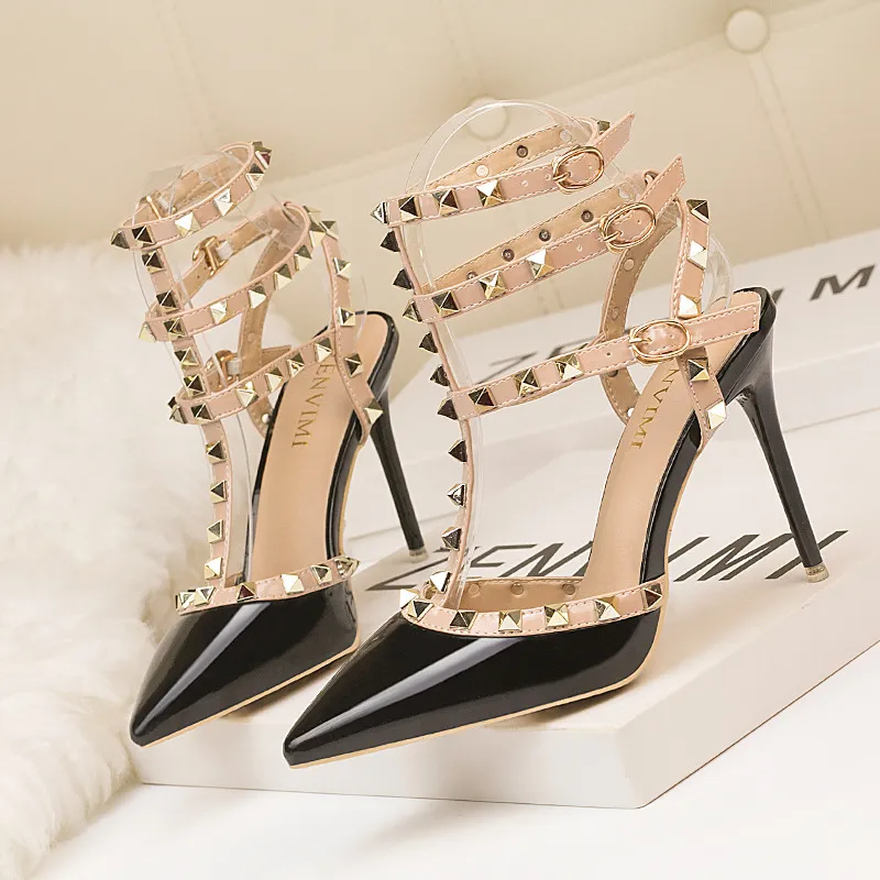 2023 New Summer Design High heels 10 cm Valentino Good quality