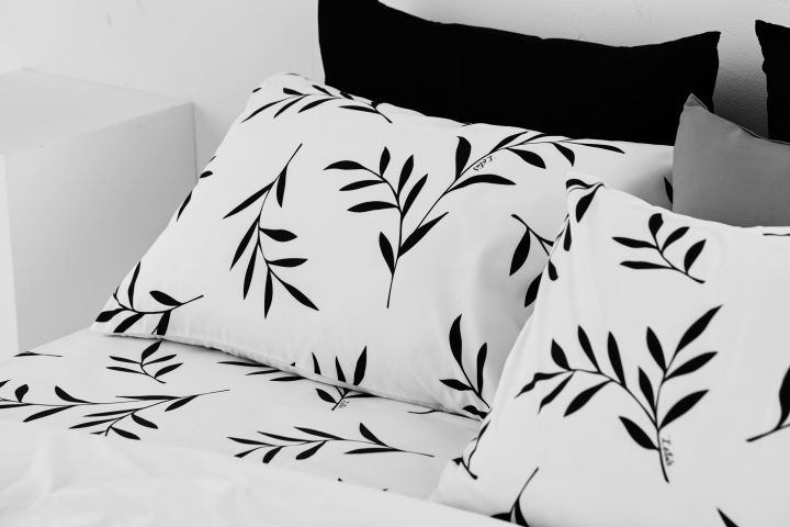 ผ้าปูที่นอน-ผ้านวม-ขนาด3-5ฟุต-new-collection-ยี่ห้อlotus-รุ่น-black-and-white-โทนสีขาวดำ