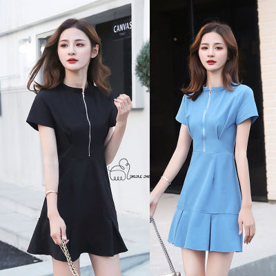 พร้อมส่ง Dress ชุดเดรสกระโปรงสั้นสีทึบ ดีไซน์การออกแบบสวยๆ ผ้านุ่มสวมใส่สบาย พร้อมราคาโปรโมชั่นสุดคุ้ม