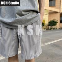 【จัดส่งภายใน 48ชั่วโมง】 Issey Miyake Shorts Miyake กางเกงขาสั้นเอวสูงสําหรับผู้ชาย Jf148  jf148 homme plisse Shorts dov