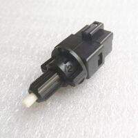 Stop Lamp Switch For Mitsubishi Pajero IO Outlander Lancer V73 V75 V97 V98 H66W H67W H76W CS3A CY4A CZ4A CU4W CU5W MR228924