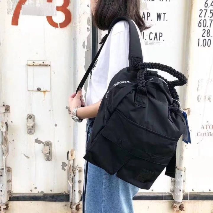 กระเป๋าสะพาย-adidas-classic-shoulder-bag-amp-backpack-วัสดุnylon-น้ำหนักเบา-เพิ่มความแข็งแรงด้วยหูถักทั้งเส้น-ด้านในโลโก้สกรีนบนลงตัวผ้