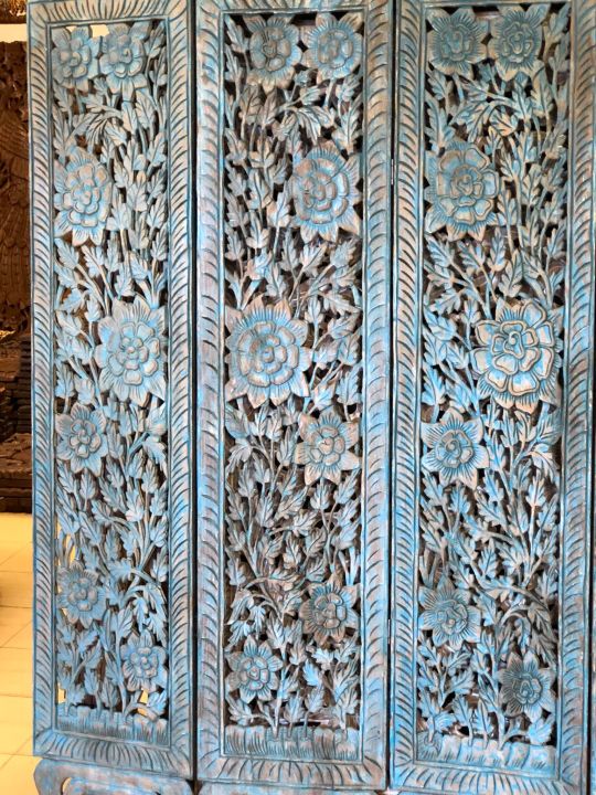 ฉากไม้สัก-สูง-180-ซม-ฉากไม้สักแท้-ทำสีฟ้าขัดลาย-กว้างยืดสุด-210-ซม-6-พับ-ฉลุ-2-ด้าน-ฉากกั้นห้องสวยๆ-teak-wooden-carved-tropical-large-blue-wallpaper
