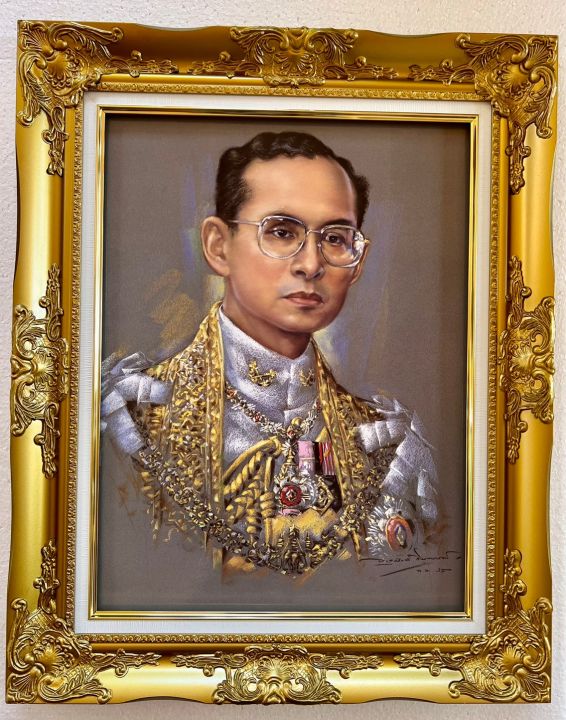 กรอบรูปหลุยส์รัชกาลที่-9-ครึ่งตัว-กรอบรูปขนาด-21x26-นิ้ว-ภาพมงคล-เสริมฮวงจุ้ย-ตกแต่งบ้าน-ของขวัญ-ของที่ระลึก