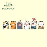 EARLFAMILY 13ซม. สำหรับสติกเกอร์รถตีนแมวสร้างสรรค์แคมเปอร์แวนกันน้ำได้รูปลอกหน้าต่างบุคลิกภาพตลกตกแต่ง RV JDM