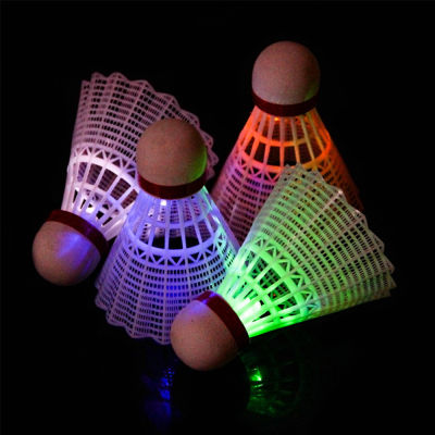 QIANNONG ลูกบอลฝึกไฟกลางคืนลูกบอลแสงสว่างกลางแจ้ง4ชิ้นแบดมินตัน LED แบดมินตันส่องแสง
