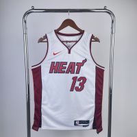 เสื้อเจอร์ซีย์ Miami Heat สำหรับผู้ชาย2023-24พ่อบ้านจิมมี่และ Bam Adebayo &amp; Tyler Herro White Swingman รุ่นสมาคม