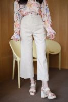 prettythingonme Cleo Pant (Cream Linen) - กางเกงกึ่งลินินผสมเนื้อกำลังดี  สวยจึ้งมีซับในทั้งตัว ทรงสวยเข้ารูปกำลังดี ใส่สบาย ใส่แล้วดูหุ่นดี มีซับใน