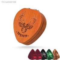 ◙❁ Wood Guitar Pick Holder Pick-Shaped Guitar Storage Plectrum Container Display Case With 5Pcs Colorful Guitar Picks