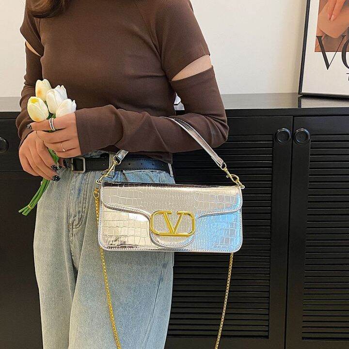 Chain on sale messenger bag