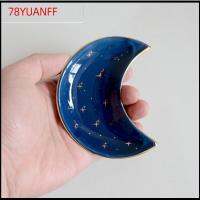 78YUANFF สีฟ้าสีฟ้า ถาดจานเครื่องประดับ ทันสมัยและทันสมัย รูปดวงจันทร์ขนาดเล็ก จานจุ่มแบบจุ่ม ที่มีคุณภาพสูง พร้อมขอบสีทอง ถาดใส่เศษเซรามิก สำหรับโต๊ะเครื่องแป้งและโต๊ะอาหาร