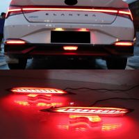 โคมไฟสัญญาณเลี้ยวหมอกเตือนเลนส์ LED รถยนต์สีแดง2022 2021 Elantra Hyundai สำหรับไฟเบรคกันชนสะท้อนแสงด้านหลังรถกระพริบ1คู่