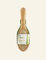 The Body Shop Bamboo Pin Hairbrush หวี  ช่วยให้ผมไม่หลุดร่วง กระตุ้นการไหลเวียนโลหิตบนหนังศีรษะ เพิ่มสุขภาพผม ให้สวยเงางาม