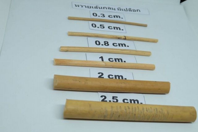 เส้นหวายธรรมชาติ-1-7-3x50-cm-1เส้น-เส้นกลม-มีเปลือก-ตราไผ่บง