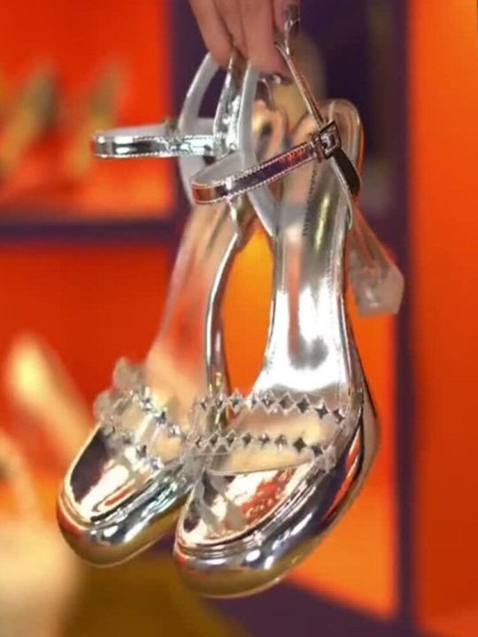 รองเท้าเสริมส้นเงินหนาๆสำหรับผู้หญิงรองเท้าปาร์ตี้มี2023ประดับคริสตัลระยิบระยับสายรัดข้อเท้า