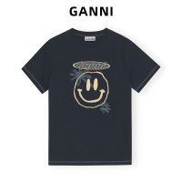 【พร้อมส่ง】GANNIs เสื้อแขนสั้นลําลอง ผ้าฝ้าย พิมพ์ลายหน้ายิ้ม ทรงหลวม ใส่สบาย  M0QQ