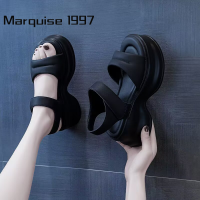 Marquise1997 ้องเท้าผูหญิง รองเท้าแตะลิ่ม รองเท้าแตะเสริมส้นผู้หญิง สไตล์มินิมอล เหมาะสม สง่า กระปรี้กระเปร่า FDL2392ZMT 39Z230926