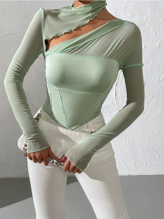 เสื้อยืดสตรีทแวร์เข้ารูปของผู้หญิงเสื้อยืดลายตาข่ายแหวกแนวลำลองสีพื้นกลวงแบบแหวกแนวสำหรับแขนยาว