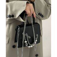 Original niche designer temperament texture bag womens dark style y2k chain cross-body small square bag กระเป๋า