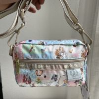 2023 Lesportsac สินค้าใหม่ Mini Messenger Bag Cartoon Rabbit Park Mobile Bag 3470 Casual Cute Womens Bag กระเป๋าสี่เหลี่ยมใบเล็ก