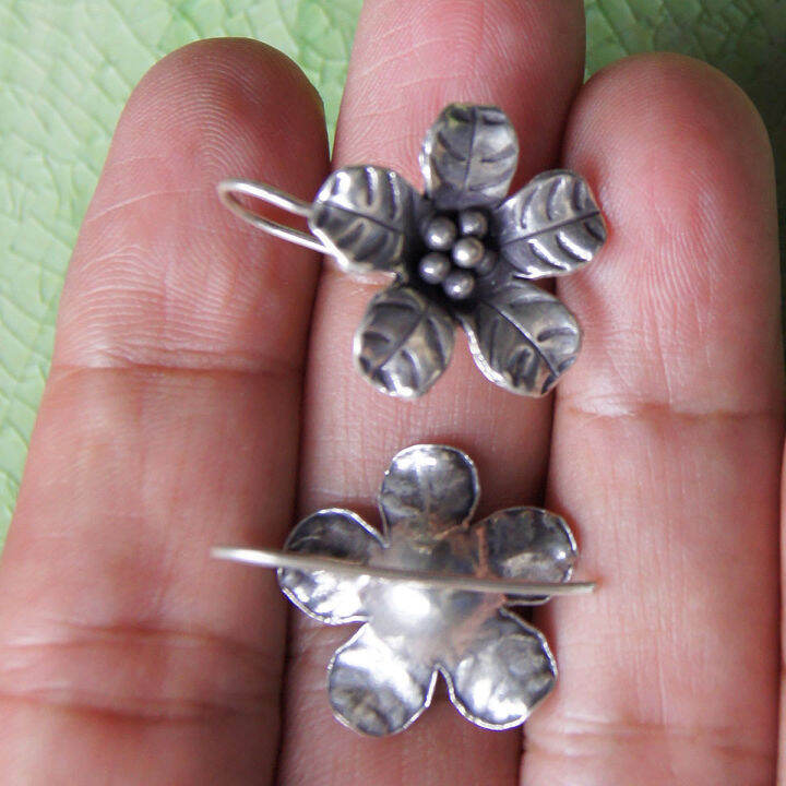 beautiful-exotic-flower-lovely-earrings-pure-silver-thai-karen-hill-tribe-ดอกไม้สวยงามไทยตำหูเงินกระเหรี่ยงทำจากมือชาวเขางานฝีมือสวยของฝากที่มีคุณค่าของฝากถูกใจ