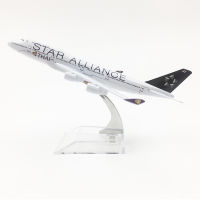 [16cm] โมเดลเครื่องบิน THAI AIRWAYS STAR ALLIANCE Boeing 747-400 (16 cm) ทำด้วยเหล็ก มีฐานตั้งโชว์ให้ สวย งานคุณภาพ เหมาะเป็นของเล่น ของขวัญ ตั้งโชว์