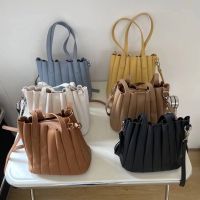 {ส่งฟรี!!!}กระเป๋า Korean Style Pleat Bag กระเป๋าพลีท หนัง PU กระเป๋าสะพาย กระเป๋าสะพายข้าง กระเป๋าถือ กระเป๋าแฟชั่น เกาหลี งานเนียบ เกรดพรีเมียม hot