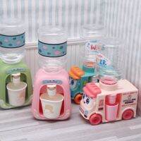 1ชุด Dollhouse Miniature Water Dispenser หมุนได้ดื่ม Fountain จำลองห้องครัว Home Scene อุปกรณ์เสริม Kid Gift