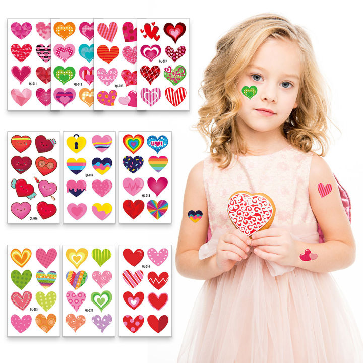 Hình trái tim tình yêu hình xăm dán trẻ em của chúng tôi đem đến cho các bé những cảm xúc tình cảm và yêu thương. Hình xăm dán đảm bảo an toàn và không gây đau đớn. Hãy xem hình và cho con yêu của bạn trải nghiệm nhé!