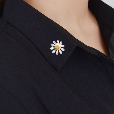 Elegant Vintage Metal Plant Daisy Flowers Brooches Pin for Women Girl Suit Scarf Clip Collar Accessories Cute Jewelry Gifts Headbands