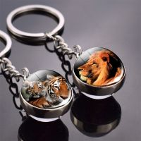 [HOT HUIQKKJKUIO 556] พวงกุญแจสัตว์ Tiger Wolf Fox Lion Double Side Glass Ball Key Chain Black Cat Horse And Moon Key Ring จี้ Keyring