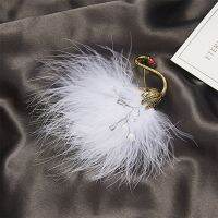 fashion new white feather plush pearl crystal animal brooch creative alloy bird badge Jewelry amp; Accessories birthday present