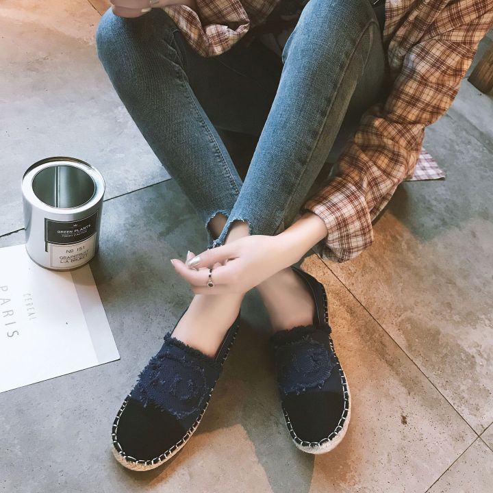 2023-รองเท้าชาวประมงสไตล์ชาแนลทรงพั้มพ์แบบใหม่ฤดูใบไม้ผลิรองเท้าโลฟเฟอร์แมตช์ง่ายสำหรับผู้หญิง