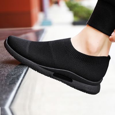 SKYE รองเท้า สีดำ สำหรับผู้ชาย รองเท้าผ้าใบ （39-45） V726
