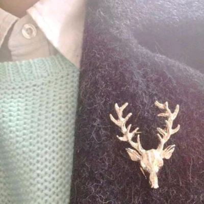 KISSWIFE New Hot 1 pcs Hot Unisex Animal Christmas Xmas Popular Cute Gold Color Deer Antlers Head Pin Brooches Styling Jewelry