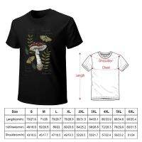 Amanita Muscaria กับแมลงเม่าและใบพฤกษศาสตร์ภาพประกอบเสื้อยืดเสื้อผ้าฮิปปี้ตลกเสื้อยืดบุรุษธรรมดาเสื้อ T