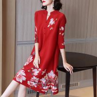 2023 Hot Large size loose womens red spring new style womens style printed age-reducing pleats 40-50 year old mothers dress