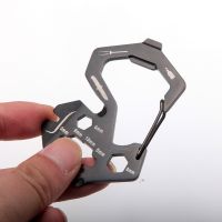 Mountaineering Buckle Keychain Clip Anti-loss keychain and Release buckle/hook Multi-tool for men