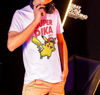 Grayscale Clothing ?SUPER PIKA BROS.? เสื้อยืดสีขาวแขนสั้น ผ้า Polyester 65% Cotton 35% สวมใส่สบายระบายอากาศได้ดี