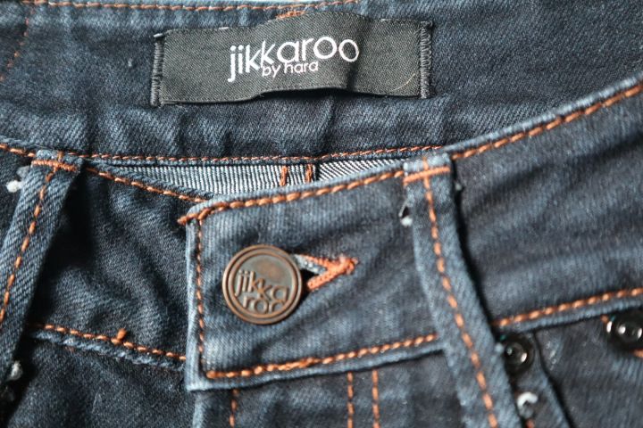 กางเกงยีนส์มือสอง-jikkaroo-by-hara-สีเข้มเกือบดำ-ทรงสวยใหม่มาก-มือสองสภาพดีมาก-ใส่-2-3-ครั้ง-เอวประมาณ-size25-26-นิ้ว