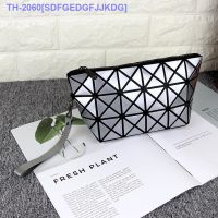 （READY STOCK）☈ 2021 New Handbag Geometric Rhombus Shape Korean Triangle Mosaic Ladies Waterproof Cosmetic Bag Event Gift YZ