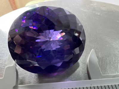 CZ เพชรรัสเซีย เนื้อแข็ง สีม่วง 280 กะรัต 35X30 เซนติเมตร..(1 เม็ด) MM รูปไข่ สะอาดตา CUBIC ZIRCONIA ROYAL AMETHYST พลอย100% LAB MADE. purple diamond