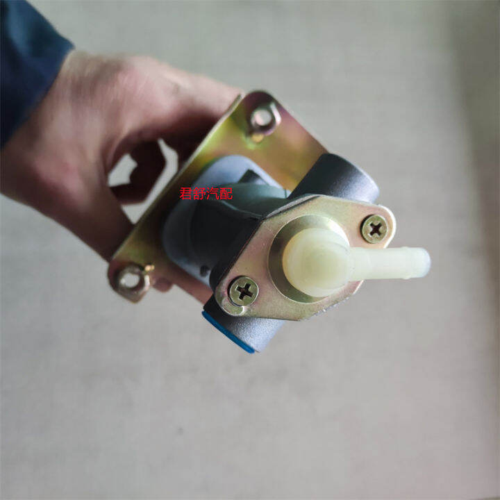 Parking brake switch assembly suitable for hand brake valve hand brake