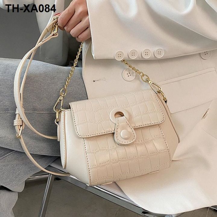 กระเป๋าออกแบบเฉพาะฝรั่งเศสของผู้หญิงในช่วงฤดูร้อนปี-2023-ใหม่อินเทรนด์โซ่แฟชั่นกระเป๋า-messenger-กระเป๋าสะพายเนื้ออเนกประสงค์