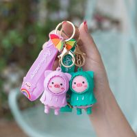【CW】 1PC Cartoon Raincoat Pig Metal Keychain Pink Trinket Boy Pendant Car Jewelry Lanyard Gifts