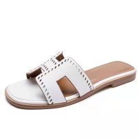 【Classic replication】 2023 New Love Girl High End Summer Flat Bottom Fashion Outwear Leather New Beach Shoes and Slippers